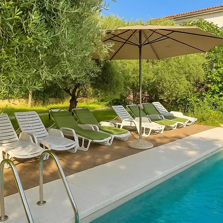Domus Maria With Swimming Pool And Free Parking Holiday home Banjole